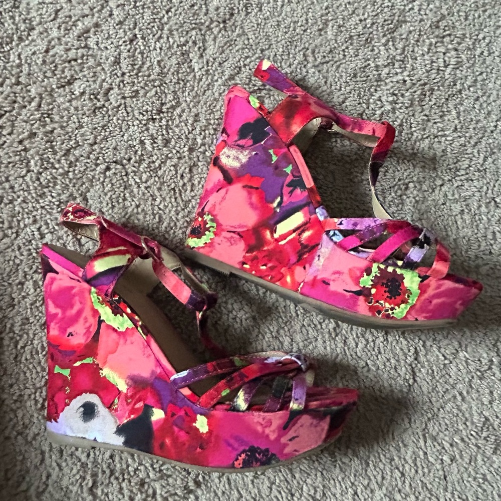 Floral print wedge heels
